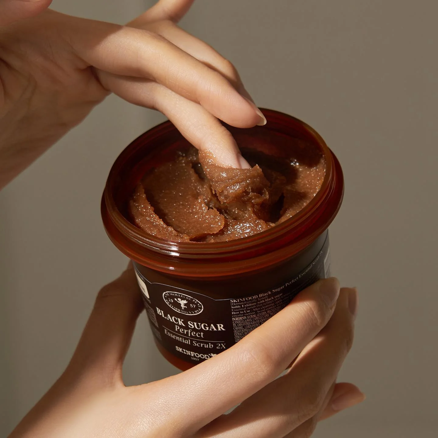 SKINFOOD Black Sugar Perfect Essential Scrub 2X 210g